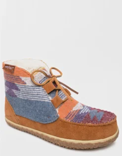 Minnetonka Women's Torrey Boot -Aerie Fashion Shop 1411 1111 900 b